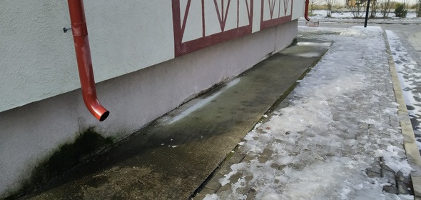 Жители Дубны пожаловались на подтопление дома грунтовыми водами