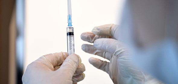 Вакцина от COVID-19 для подростков вскоре поступит в Дубну